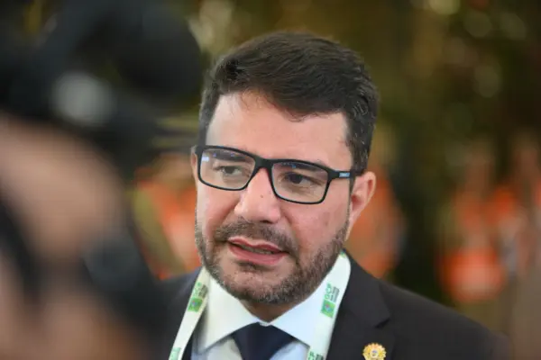 Gladson diz que vai recorrer ao STF após condenação do STJ que o torna inelegível