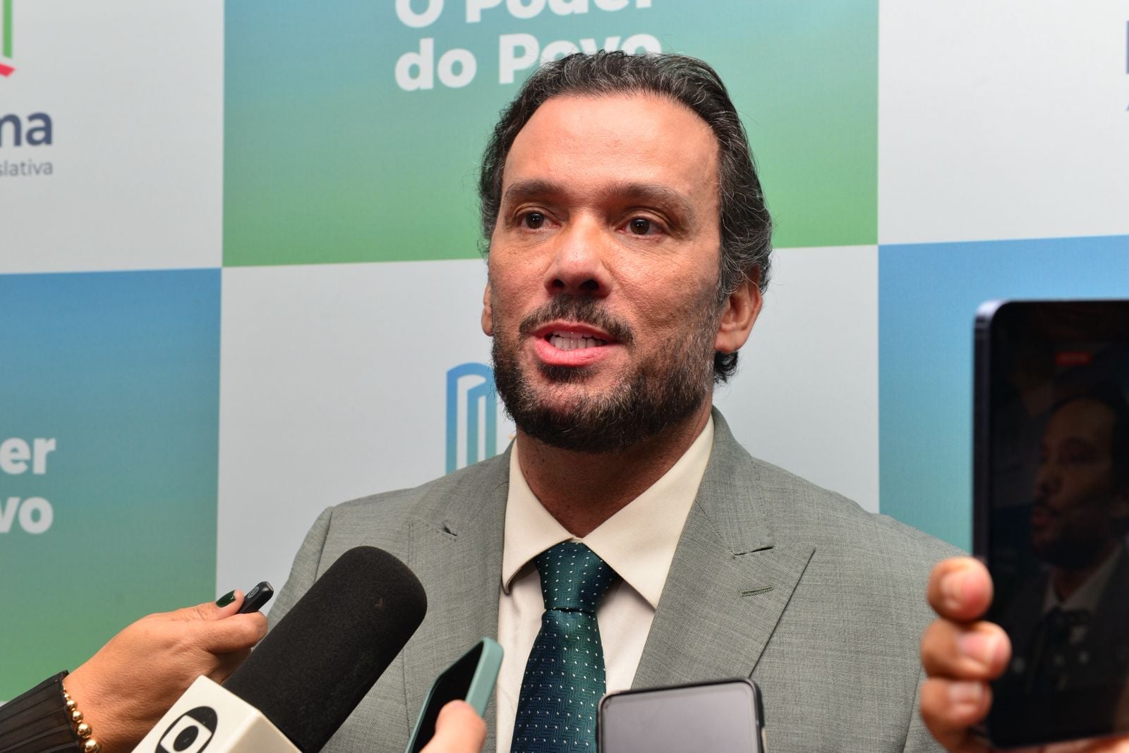 Novo presidente da Assembleia declara ‘irrestrito apoio’ à pré-candidatura do governador interino