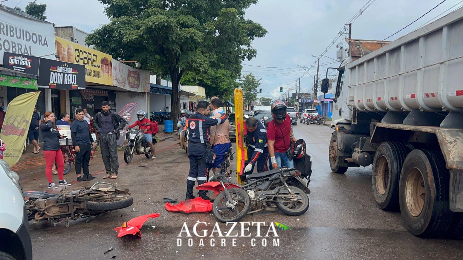 Colisão entre motos deixa dois jovens feridos na Avenida Sobral, em Rio Branco