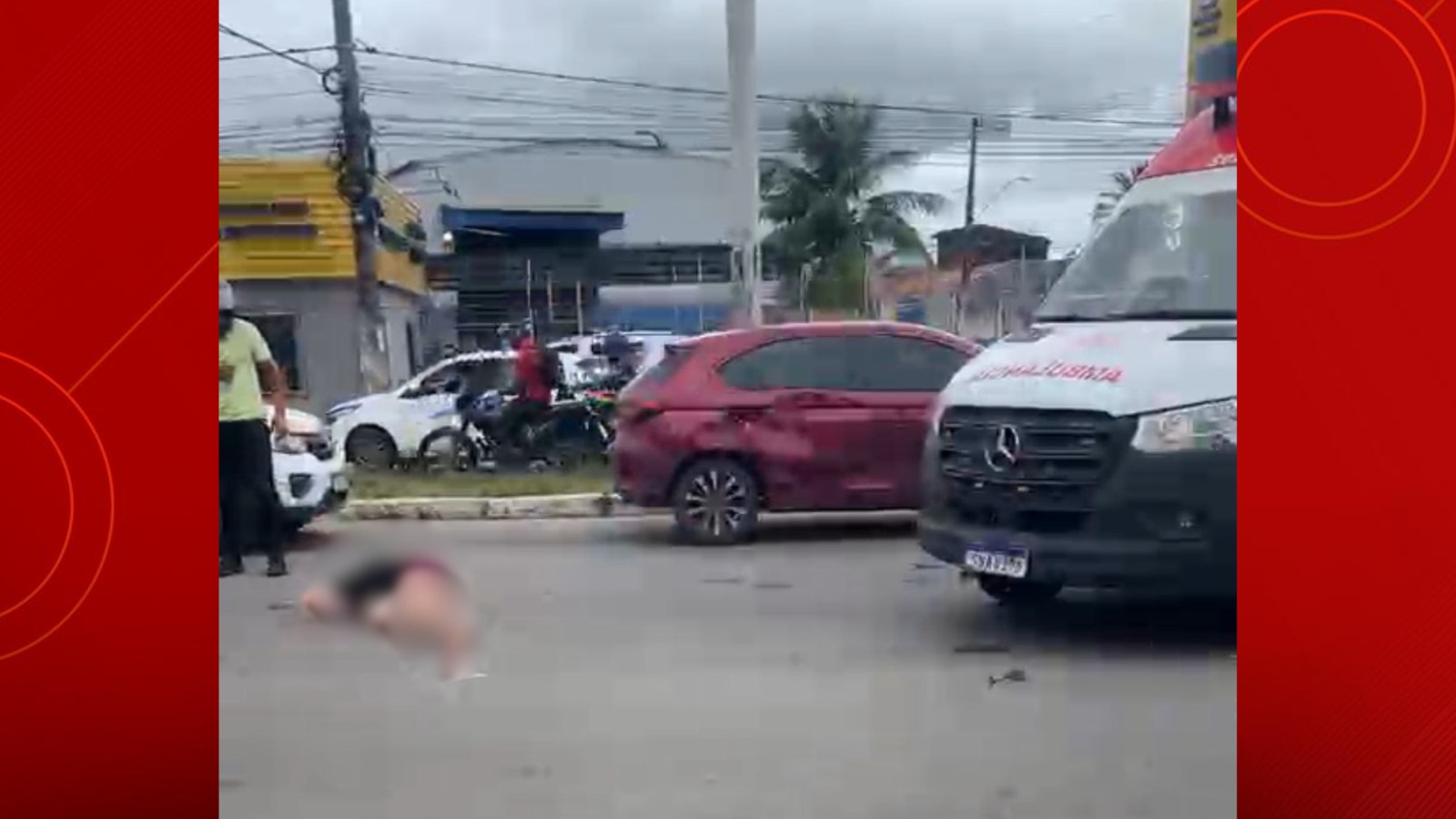 Mulher é atropelada por motocicleta em alta velocidade na Avenida Guajajaras, em São Luís