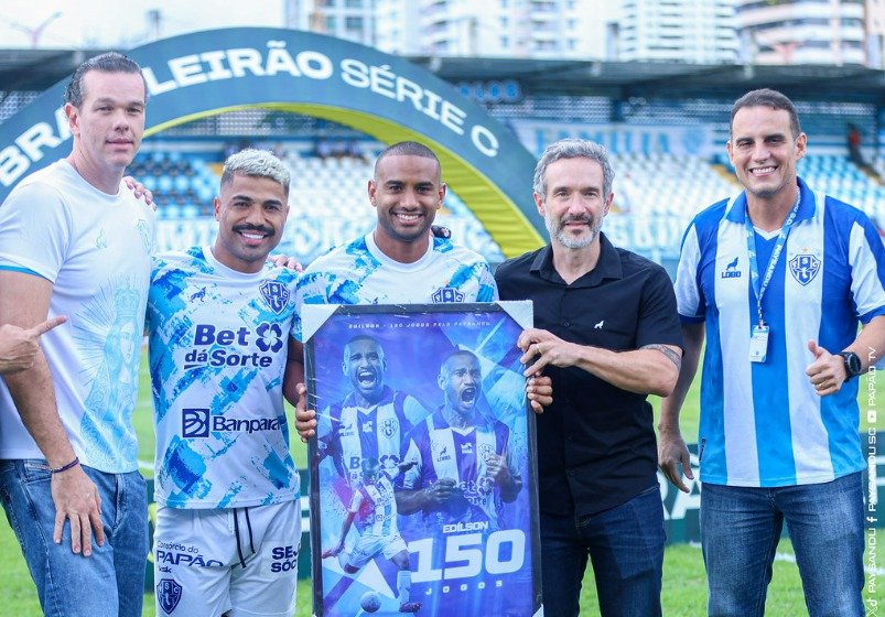 Edílson completa 150 jogos pelo Paysandu e é homenageado na Curuzu