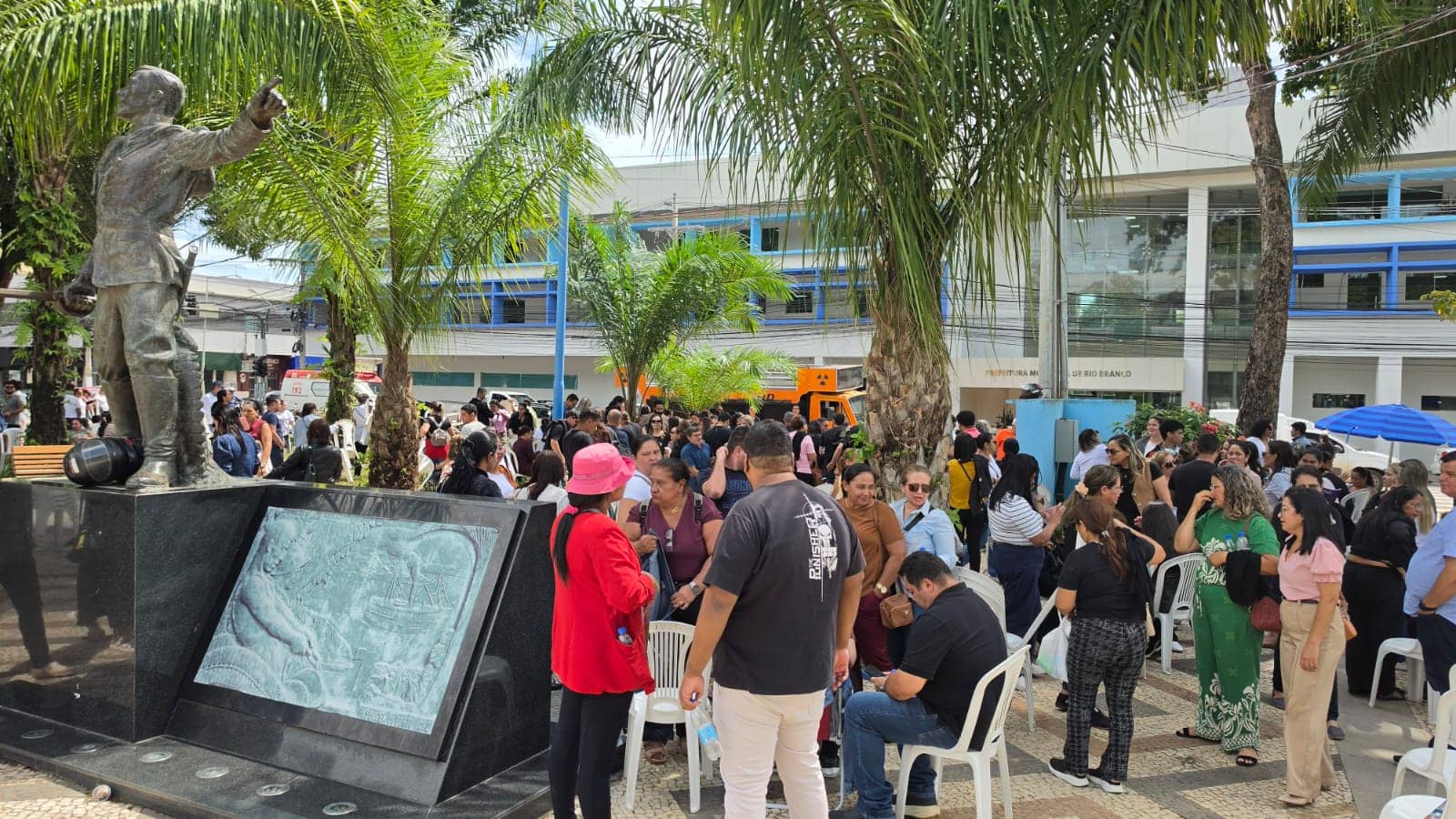 Professores mantêm paralisação e podem deflagrar greve em Rio Branco