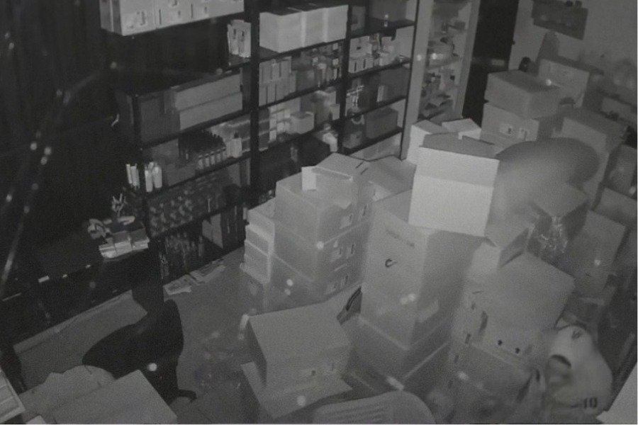 Vídeo: Homem invade estabelecimento pelo forro e causa prejuízos após furto em Icoaraci