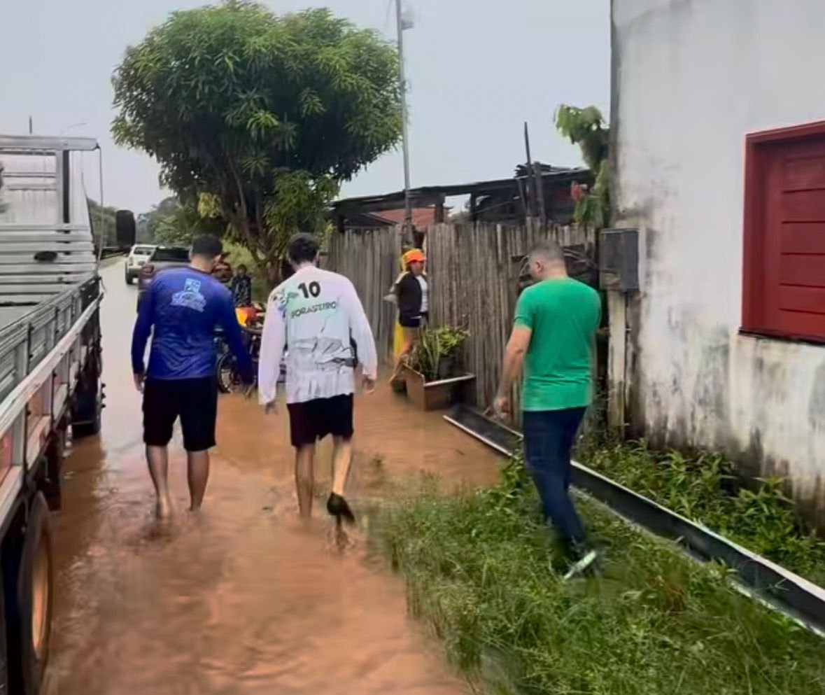Temporal provoca alagamentos e deixa casas destelhadas em Terra Santa, no oeste do Pará