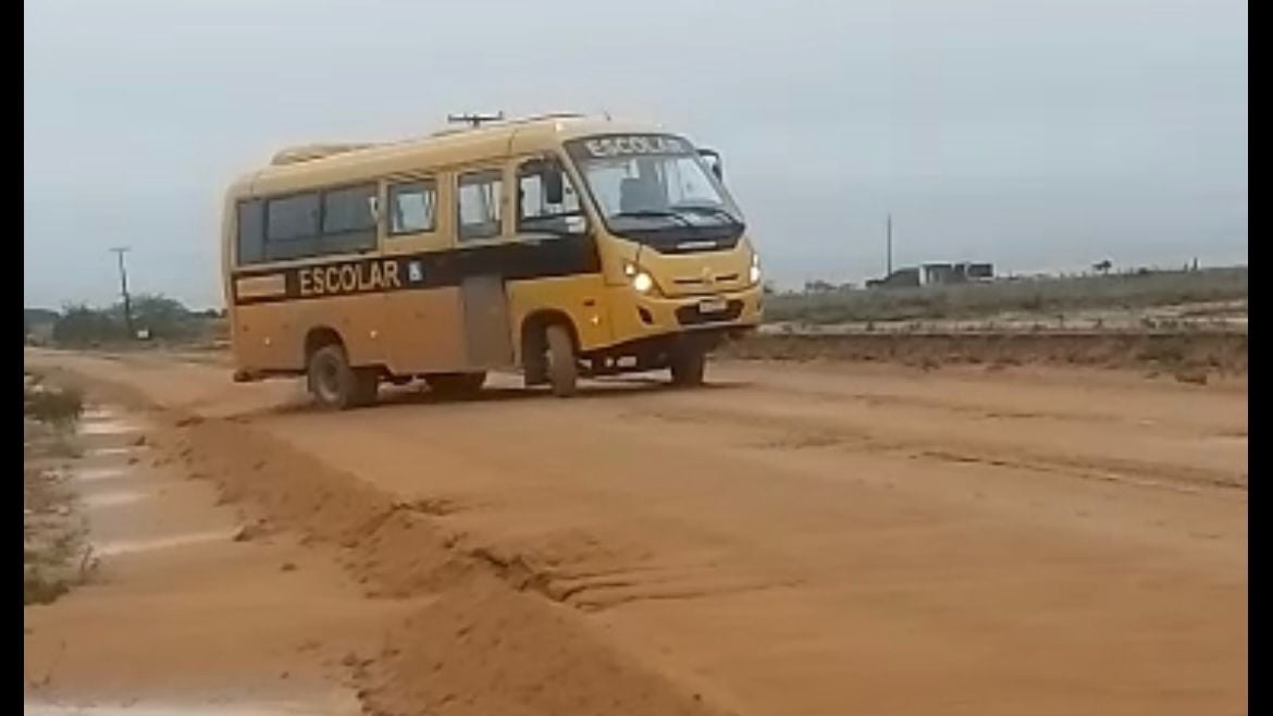 Obra em vicinal do Água Boa deixa moradores isolados durante período chuvoso e dificulta passagem de ônibus escolar