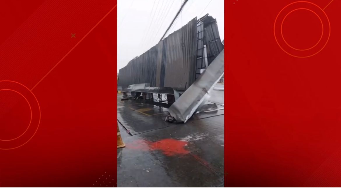 Forte chuva provoca queda de teto de posto e causa alagamentos na Grande Ilha