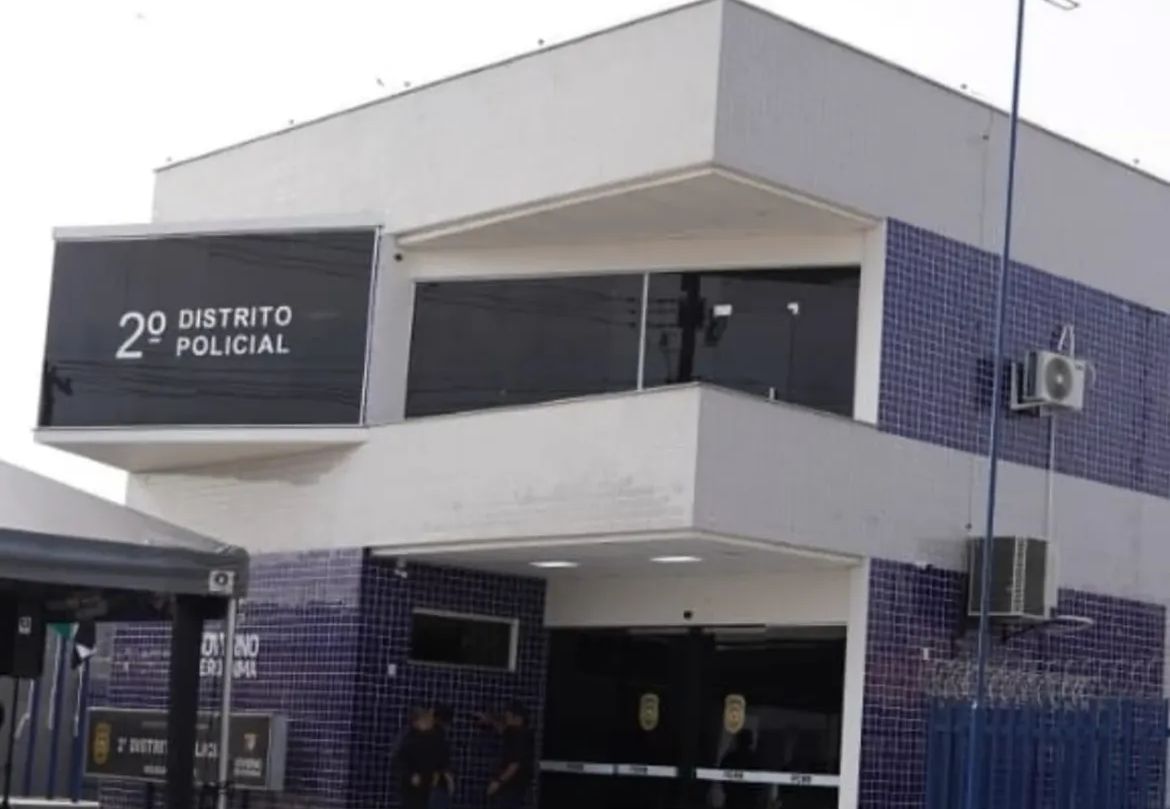 Escrivão da Polícia Civil é atacado pela esposa com faca dentro de delegacia em Boa Vista