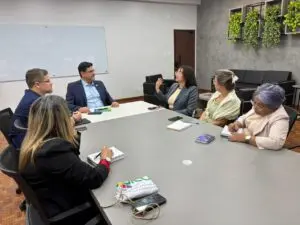SEE e equipe do MEC alinham ações de prevenção à violência nas escolas após ataque no Instituto São José