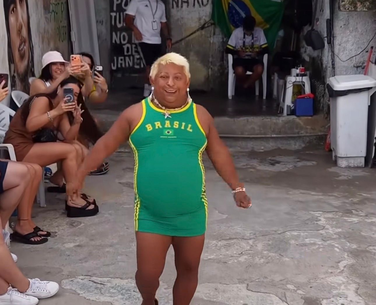 “Zerou a trend”: Patixa Teló grava vídeo de drone e é coroada na web como a ‘rainha da Rocinha’