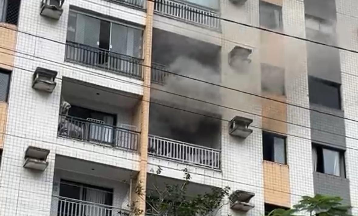 VÍDEO: incêndio atinge apartamento no Calhau