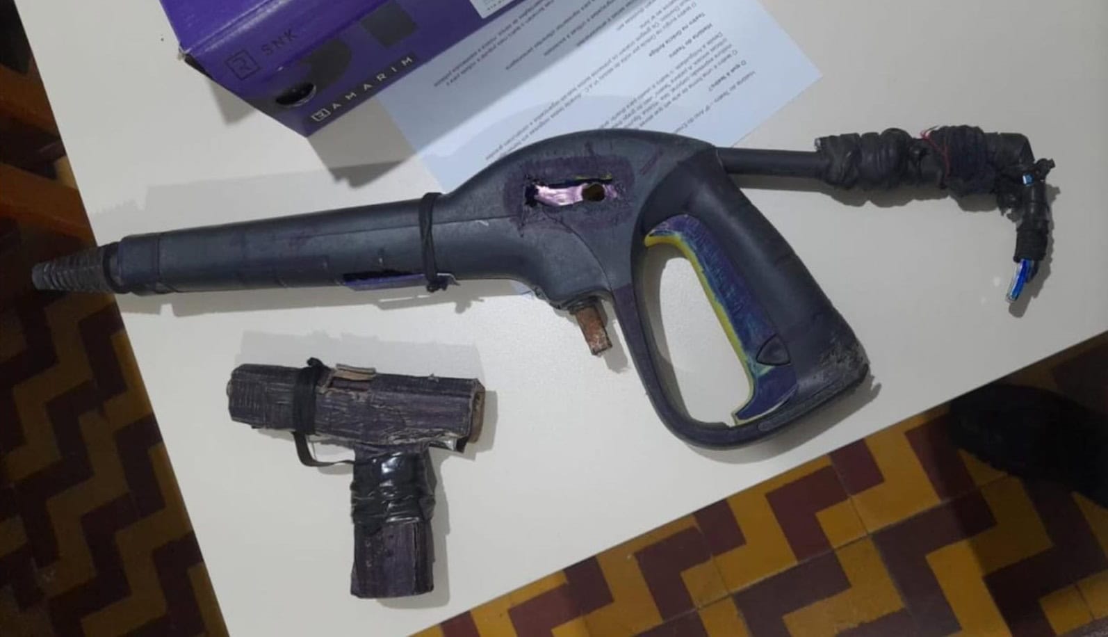 Aluno de 11 anos é flagrado com simulacros de arma após ameaçar estudantes em escola de Rio Branco