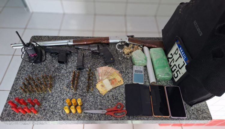 Três homens são presos com drogas, armas e diversas munições em Guimarães