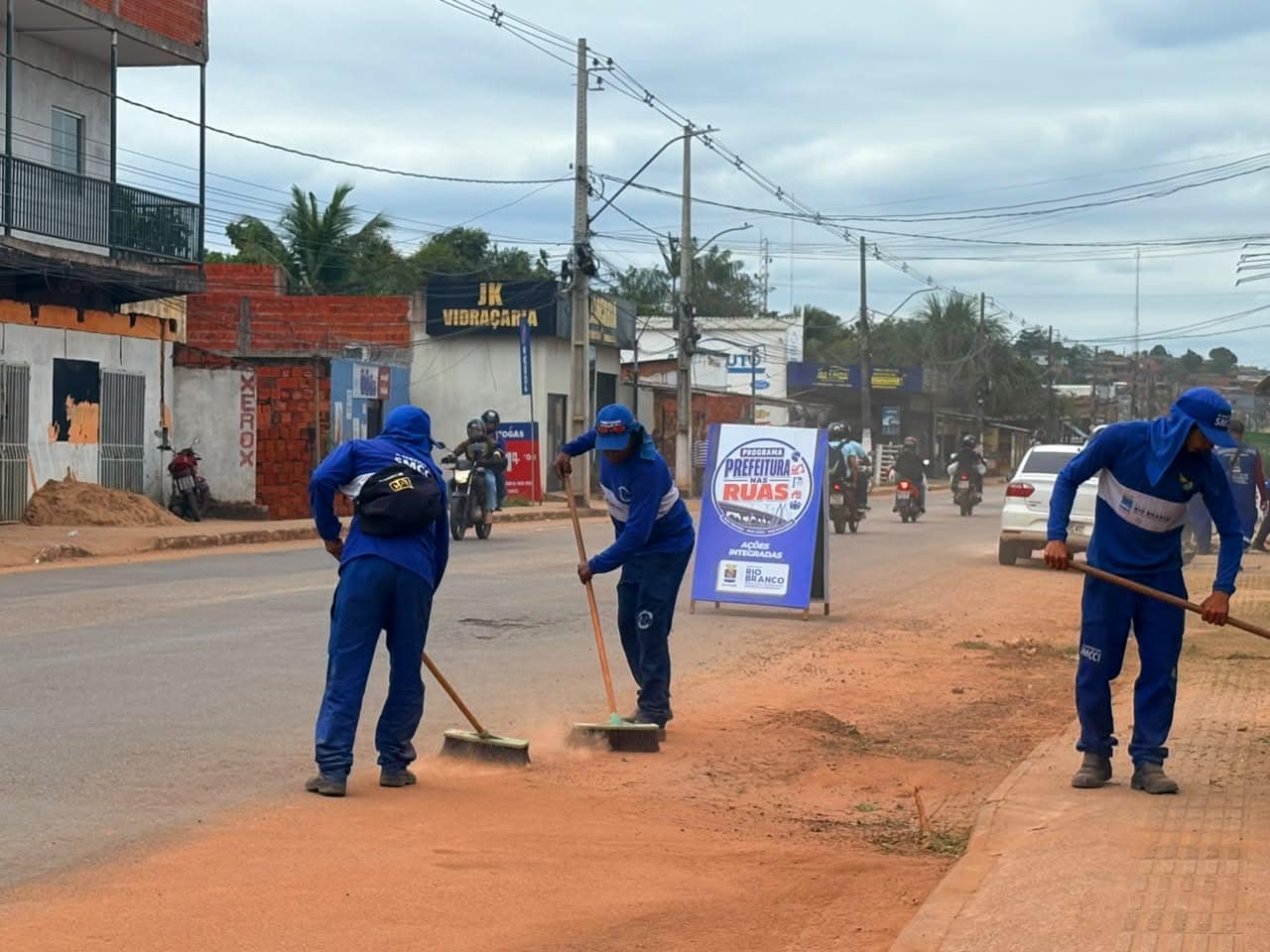 Programa “Prefeitura nas Ruas” intensifica limpeza preventiva na Baixada da Sobral