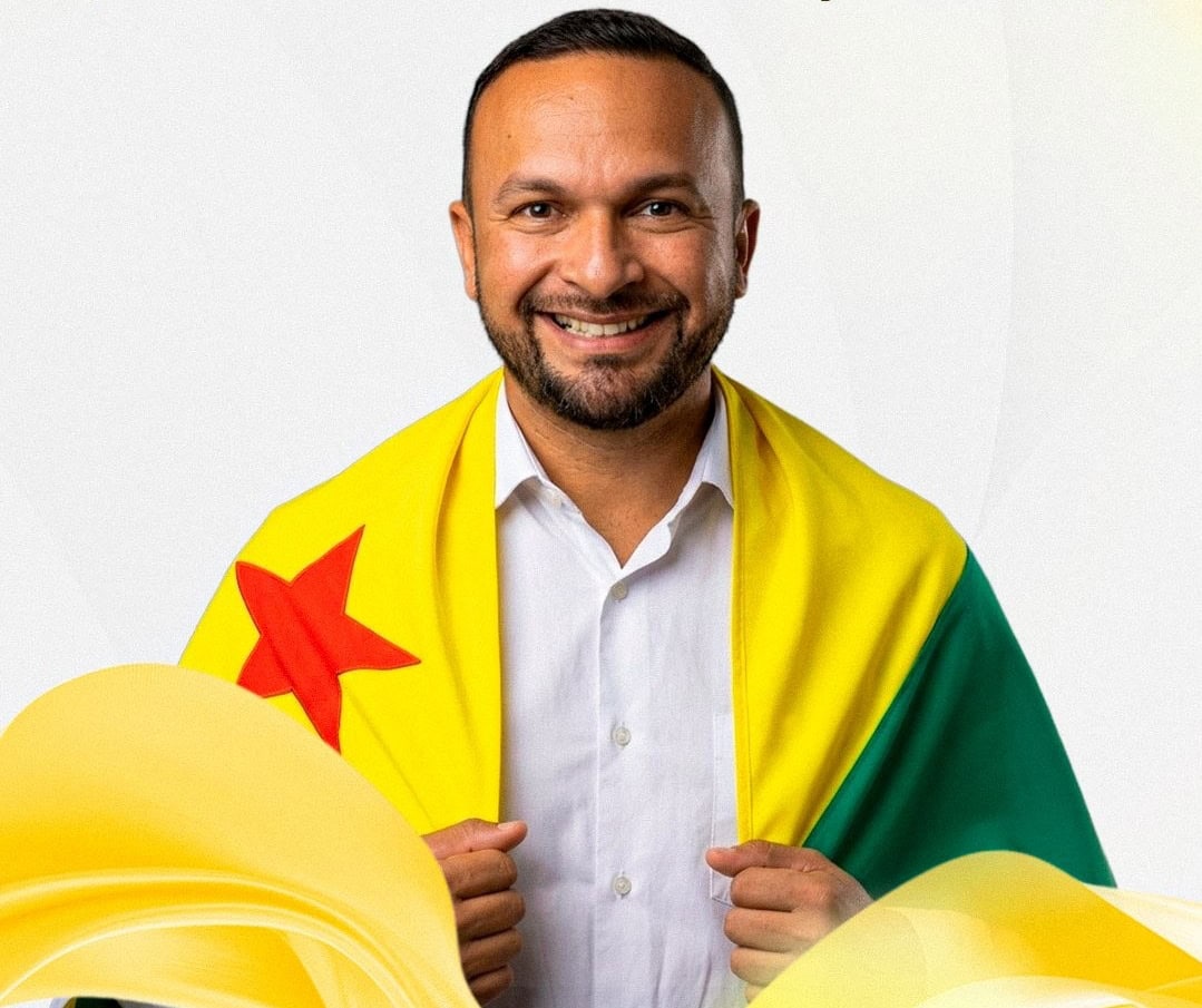 No Acre, padre desafia política tradicional para falar das necessidades humanas: “a religião me conecta com Deus, a política também”