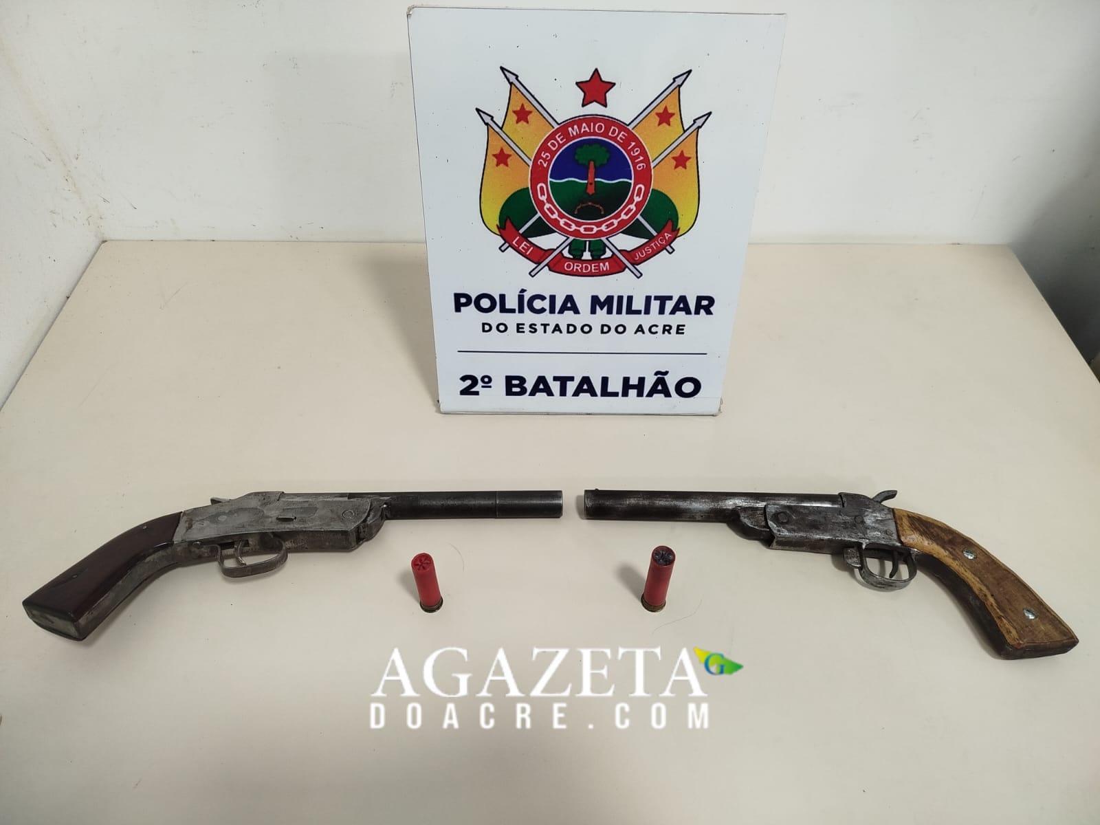 Escopetas são encontradas em casa abandonada usada por suspeitos de facção em Rio Branco