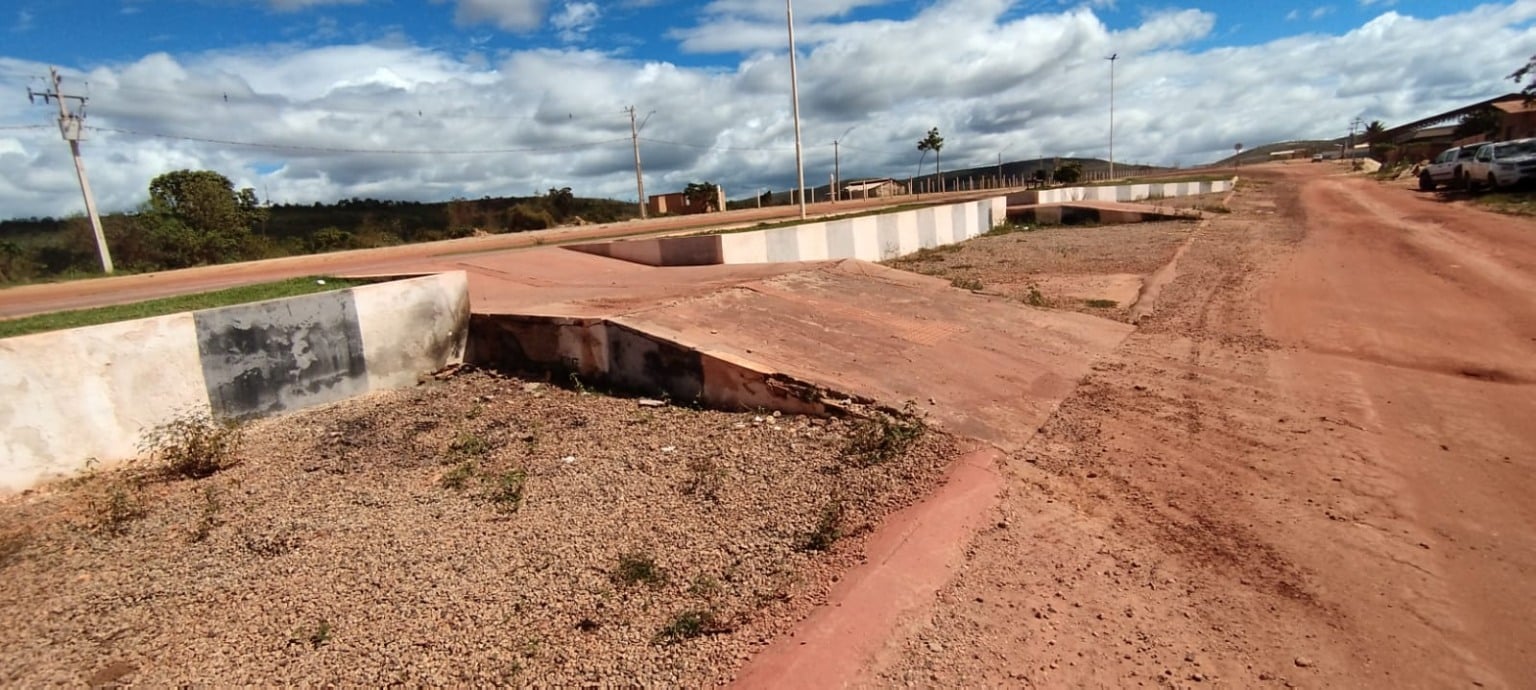 Moradoresdenunciam circulação de veículos em praça pública no Uiramutã