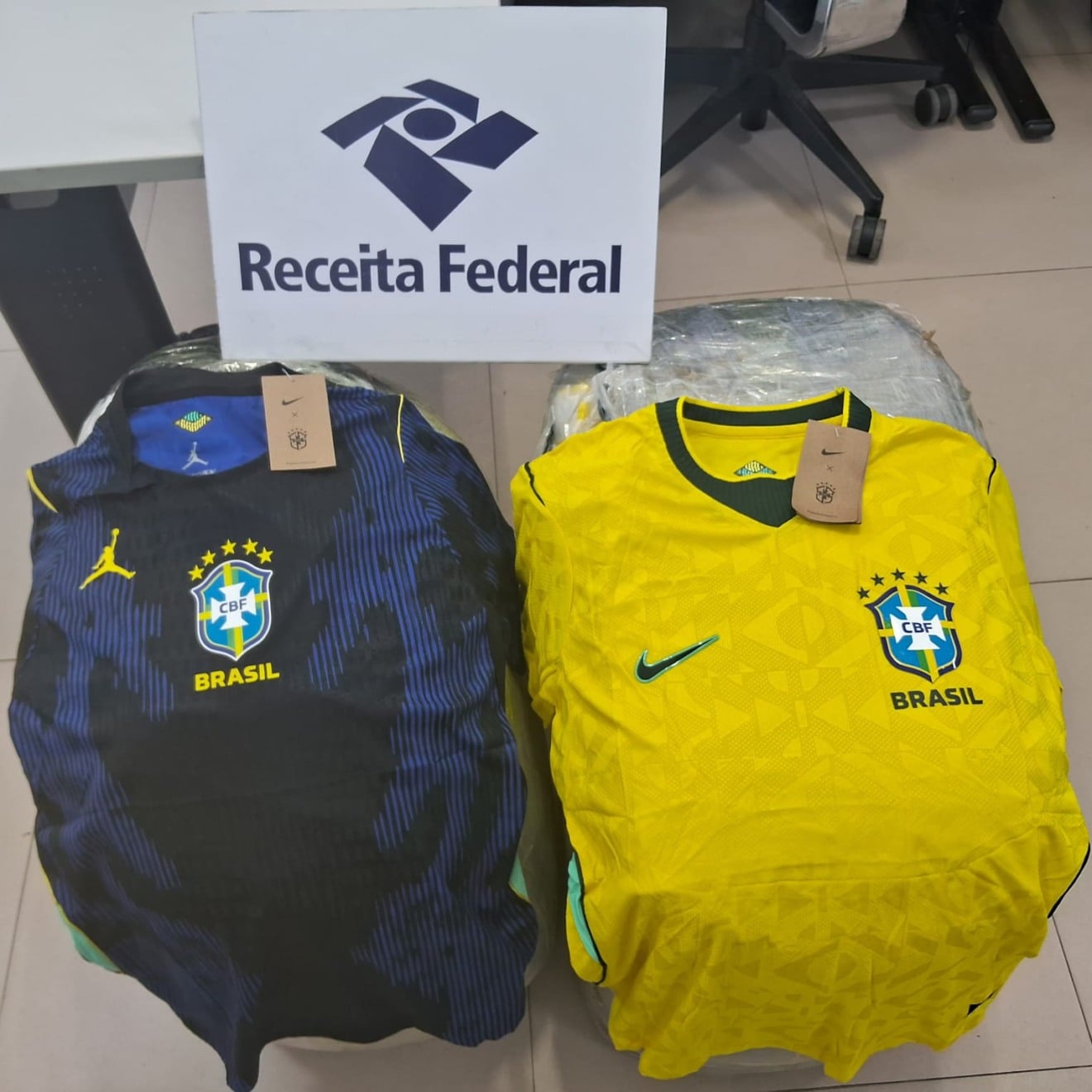Receita Federal apreende cerca de 500 camisas da Seleção Brasileira falsificadas
