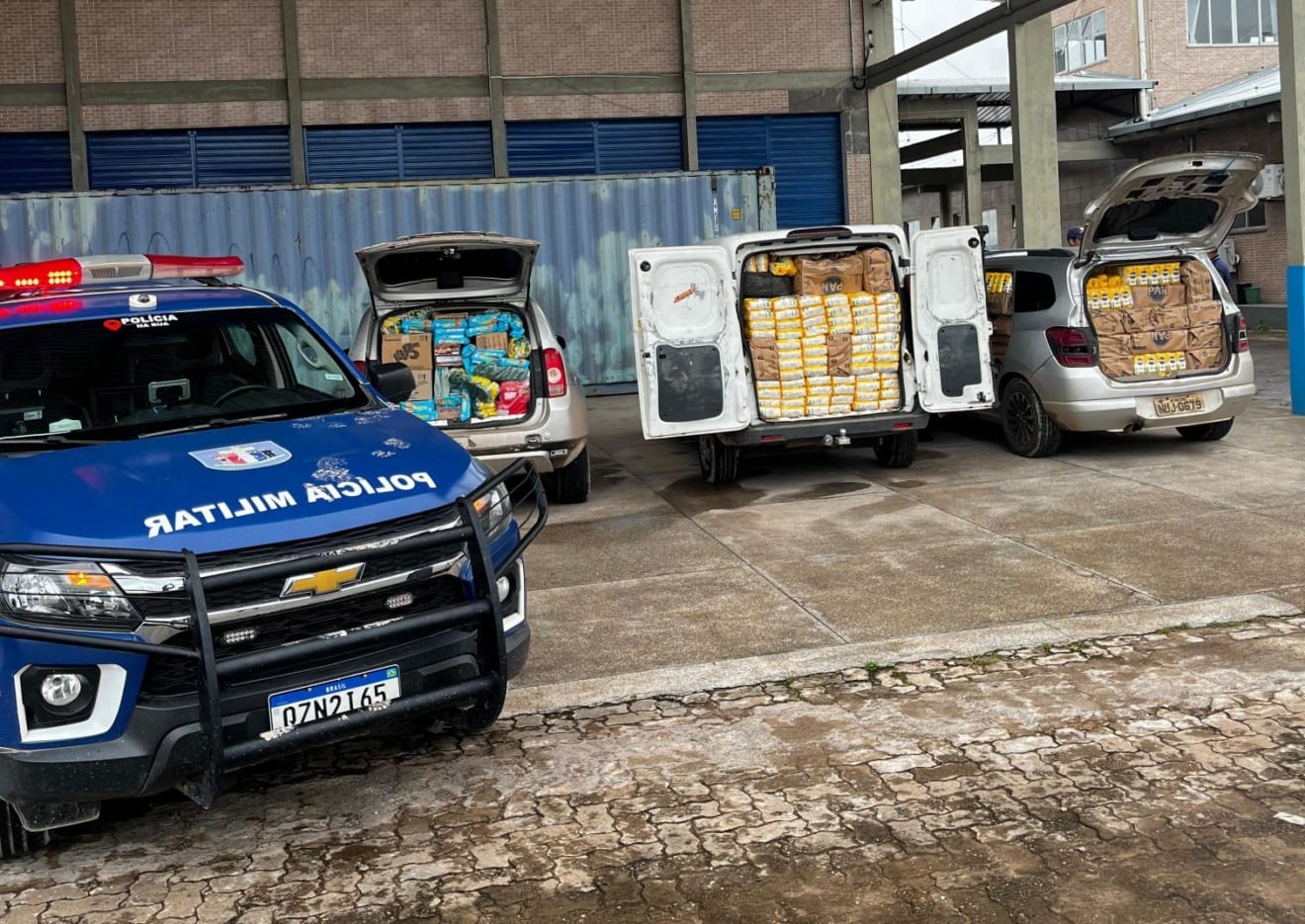 Três veículos carregados com mercadorias estrangeiras são apreendidos em Pacaraima