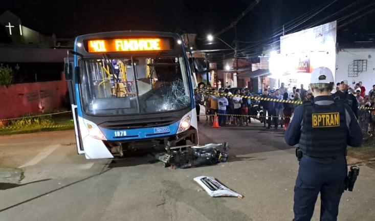 Entregador morre após ser atingido por ônibus em Rio Branco