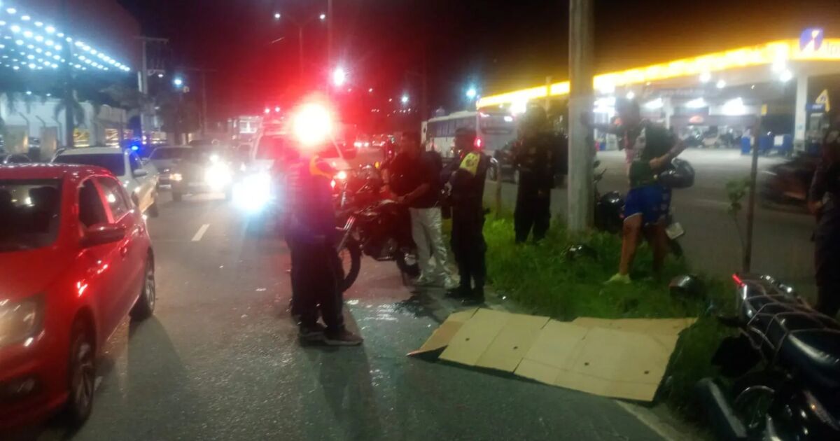 Jovem morre após perder controle de moto e bater em poste em Manaus