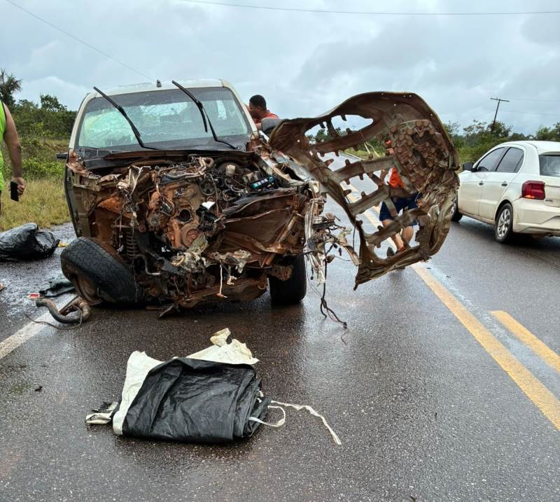 Colisão frontal entre caminhão de lixo e Hilux deixa feridos na BR-156 – SelesNafes.com