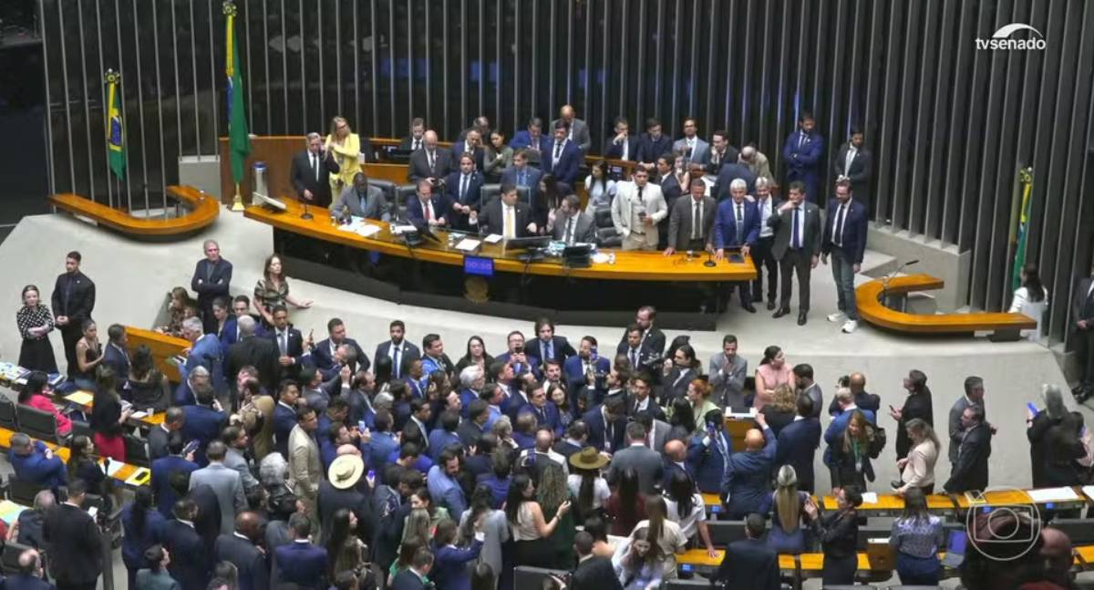 AGU pede que STF anule lei que reduz penas de condenados pelo 8 de janeiro