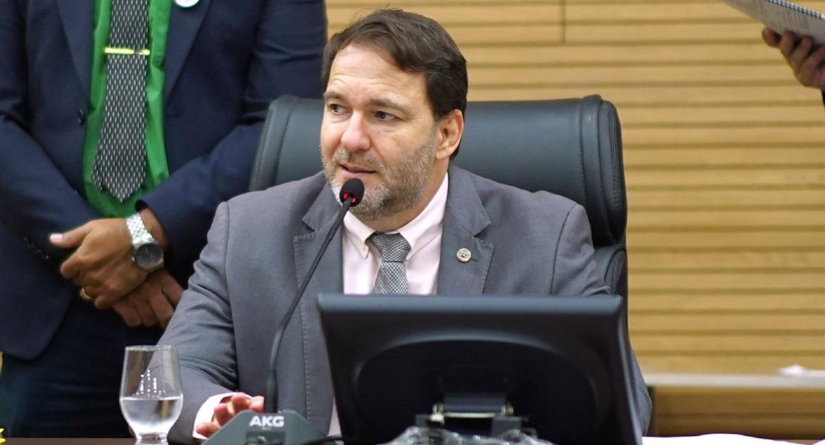 Alex Redano cobra contratação de professores para escola em Vila União