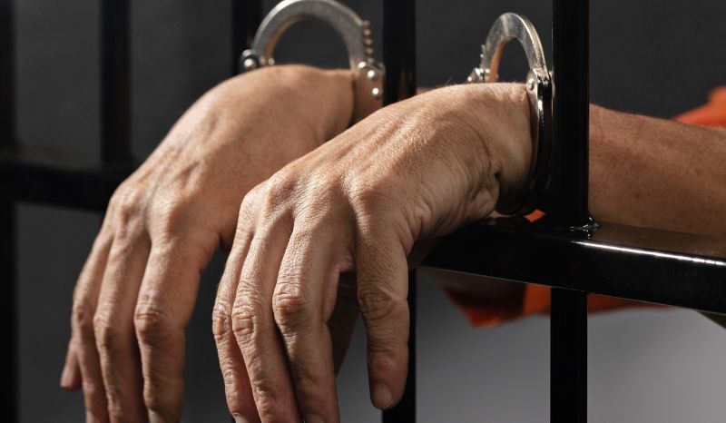 Pai é condenado a mais de 13 anos de prisão por estuprar a própria filha