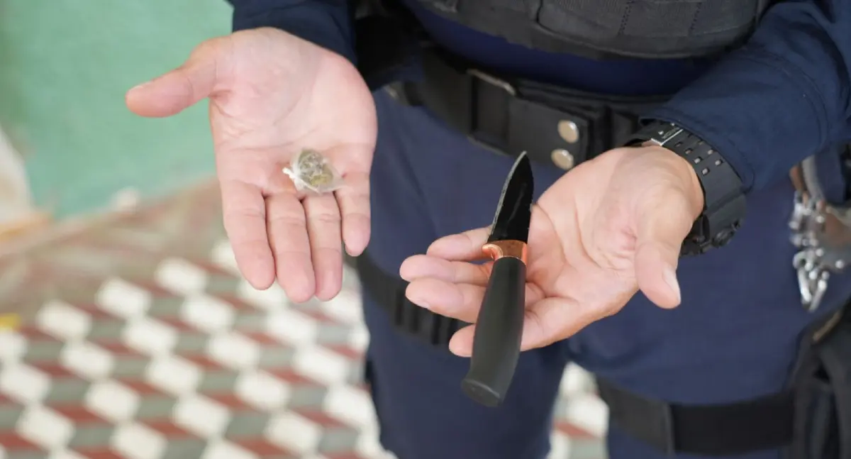 Aluno é apreendido com faca e droga na Escola Carmela Dutra