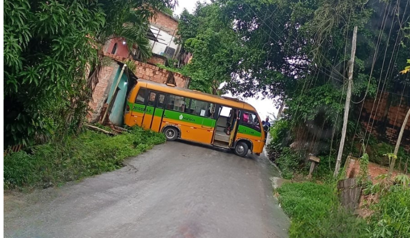 ‘Amarelinho’ perde força em ladeira e atinge casa no bairro Cidade de Deus