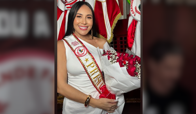 Arleane Marques toma posse como presidente da escola Grande Família