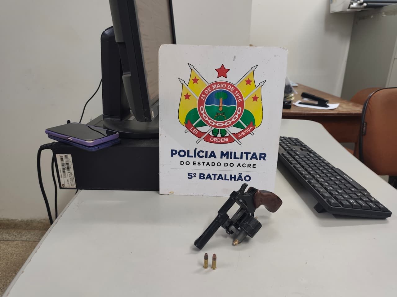 Veja os detalhes da prisão de dupla por porte ilegal de arma em Brasiléia