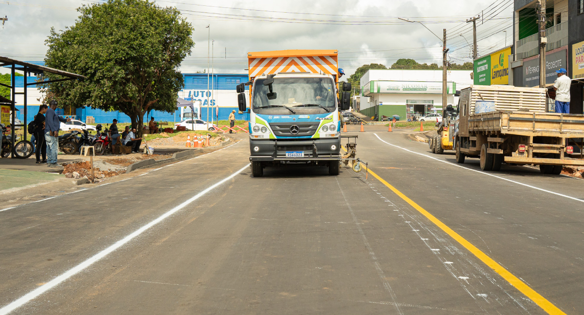 Avenida Marechal Rondon recebe sinalização em trecho duplicado pela Prefeitura de Jaru