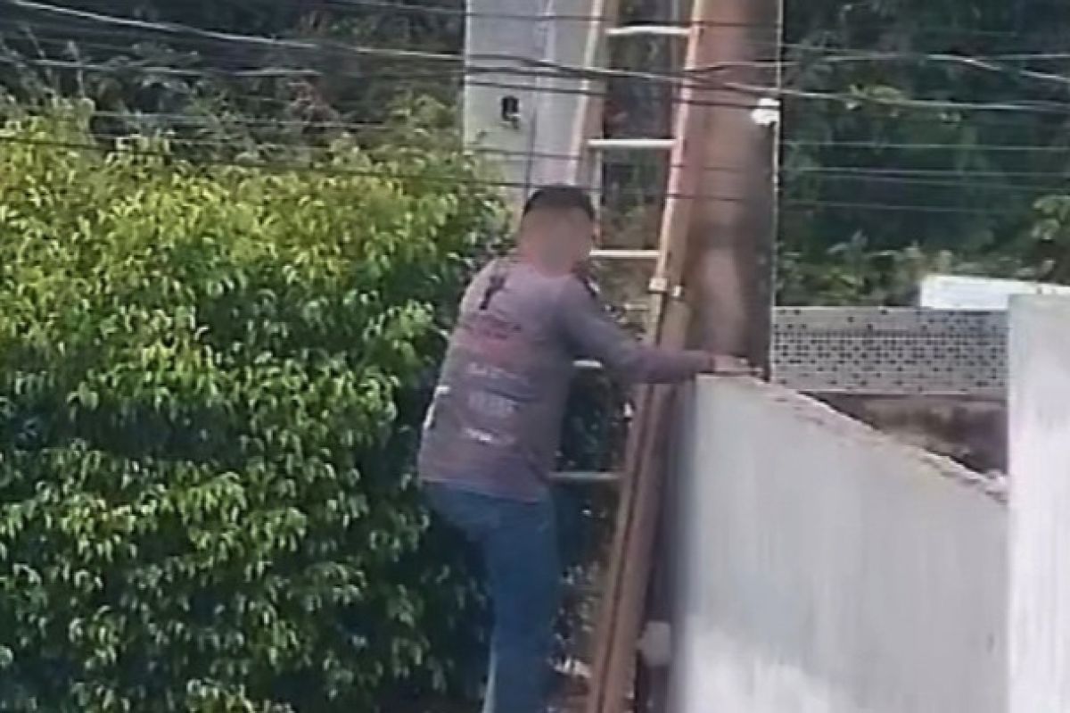 Polícia flagra dois colocando "gato" em residência de Cuiabá…