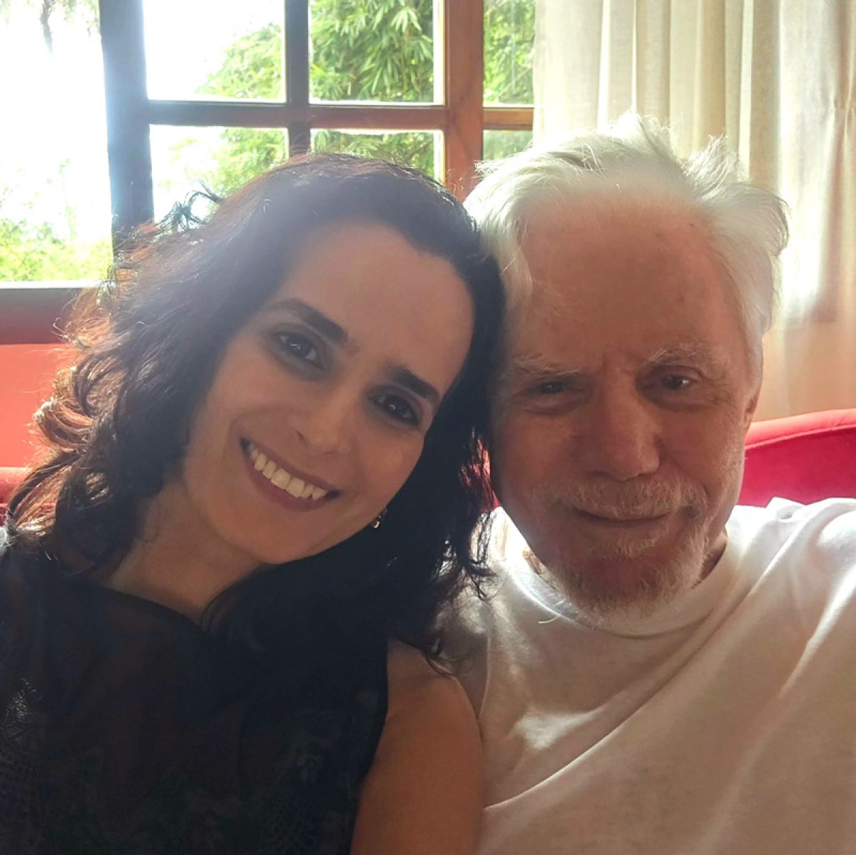 Reginaldo Faria fala da namorada 48 anos mais jovem