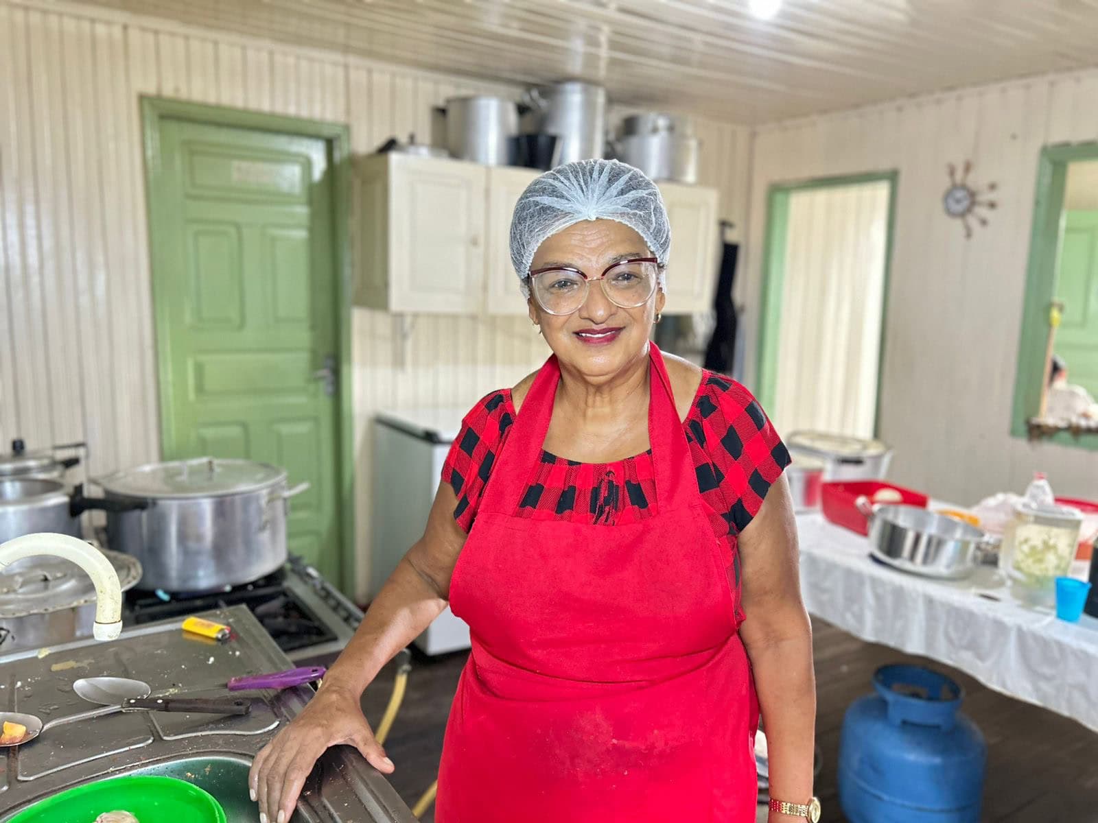 Cozinheira amazonense construiu casa, negócio e família ao longo de 19 anos no Acre