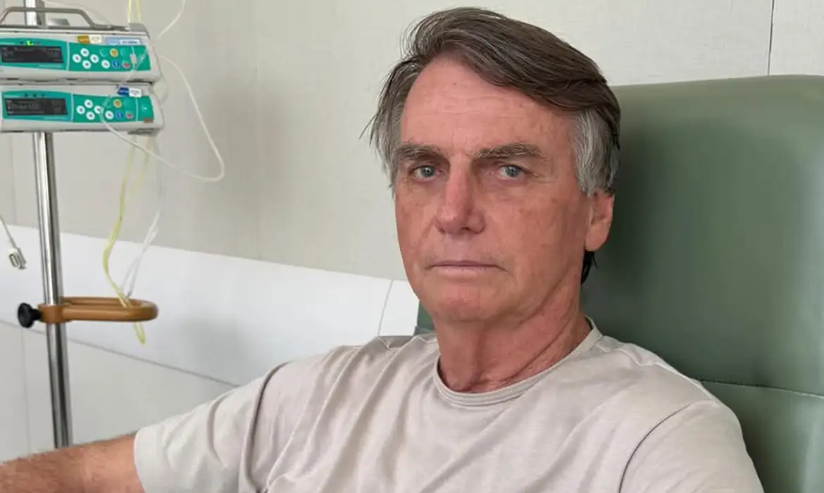 Moraes autoriza cirurgia de Bolsonaro sob custódia e impõe condições