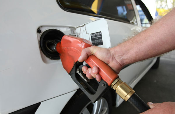 Governo federal estipula subsídio de R$ 0,44 por litro de gasolina