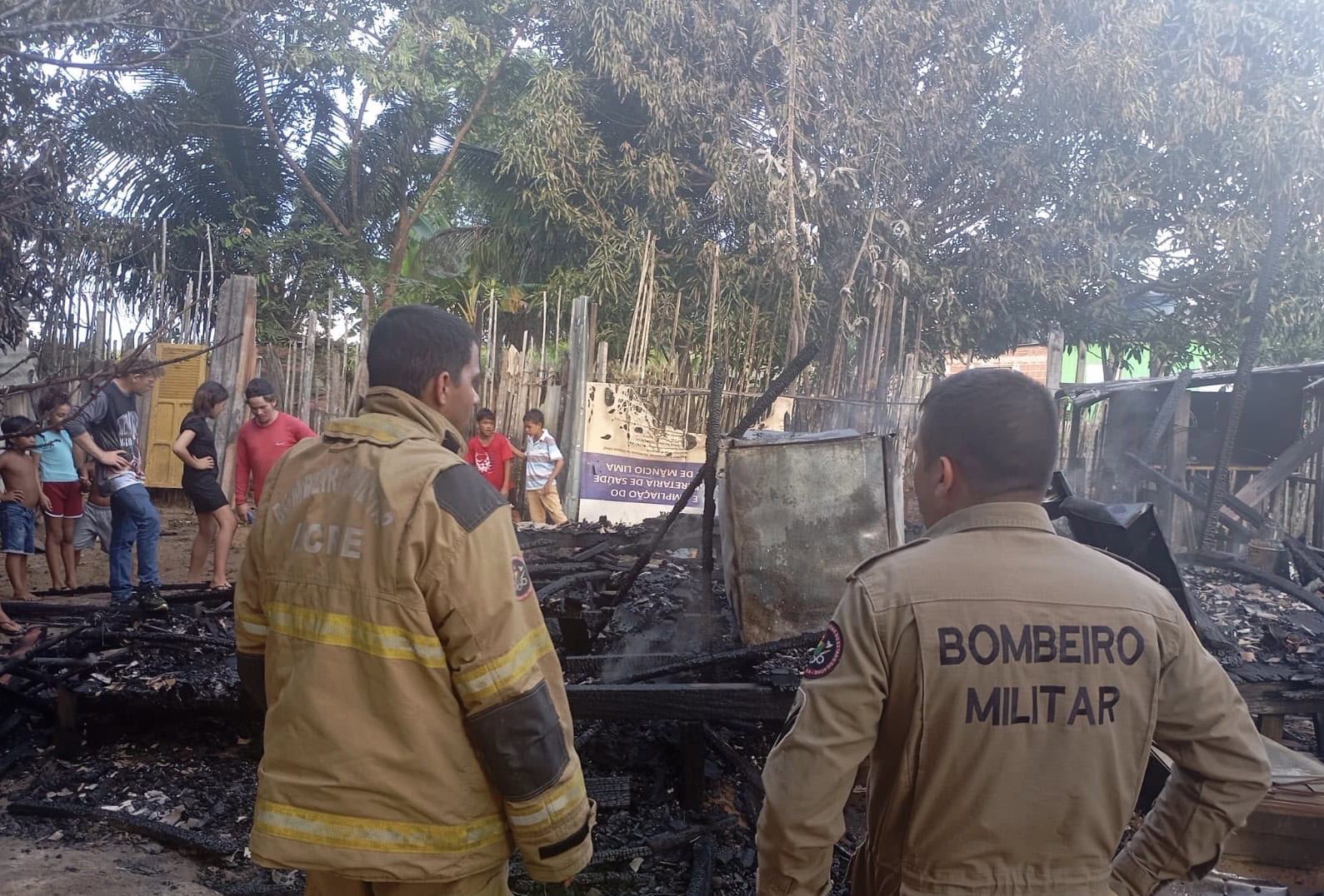 Bombeiros de Cruzeiro do Sul levaram 40 minutos para chegar ao local do incêndio em Mâncio Lima