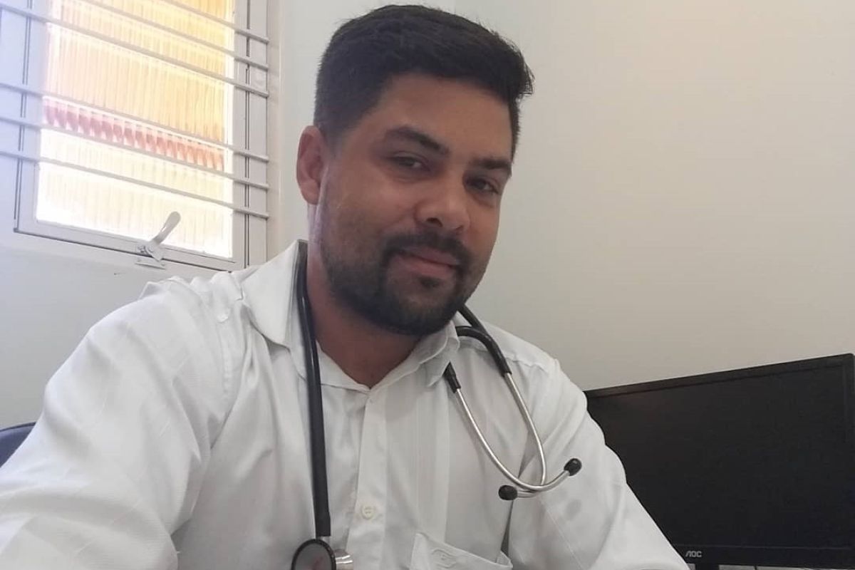 Saiba quem é o médico preso por agredir namorada e estuprar a ex…
