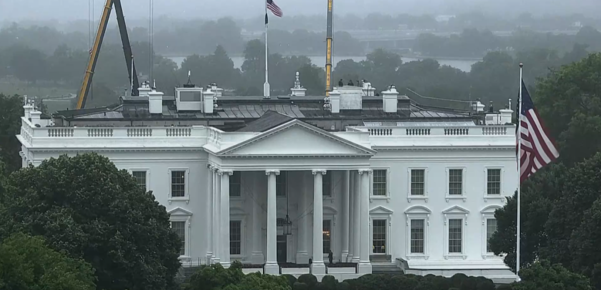tiros provocam pânico próxima da Casa Branca; Trump está no local