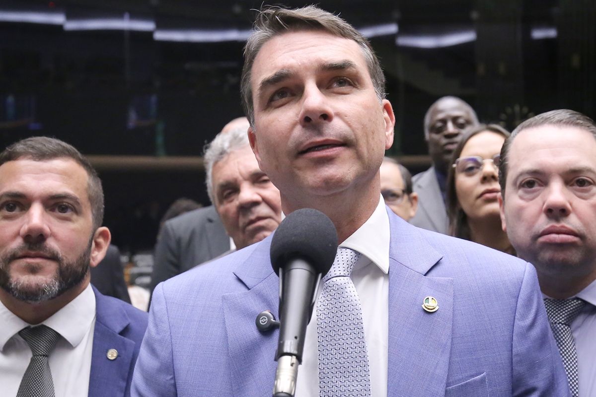 Amigo de Flávio vai coordenar comunicação de campanha…