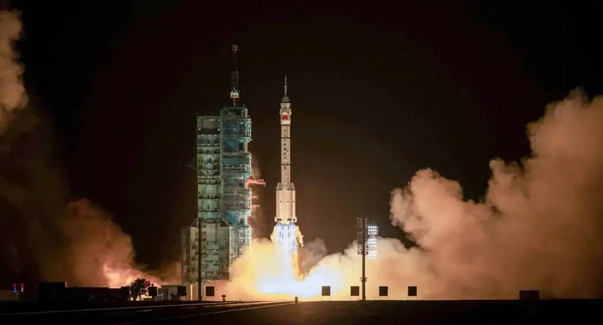 China lança missão espacial rumo a recorde de permanência