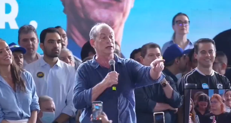 Ciro confunde gesto de fã com sinal de facção: “Tá querendo ser preso?”