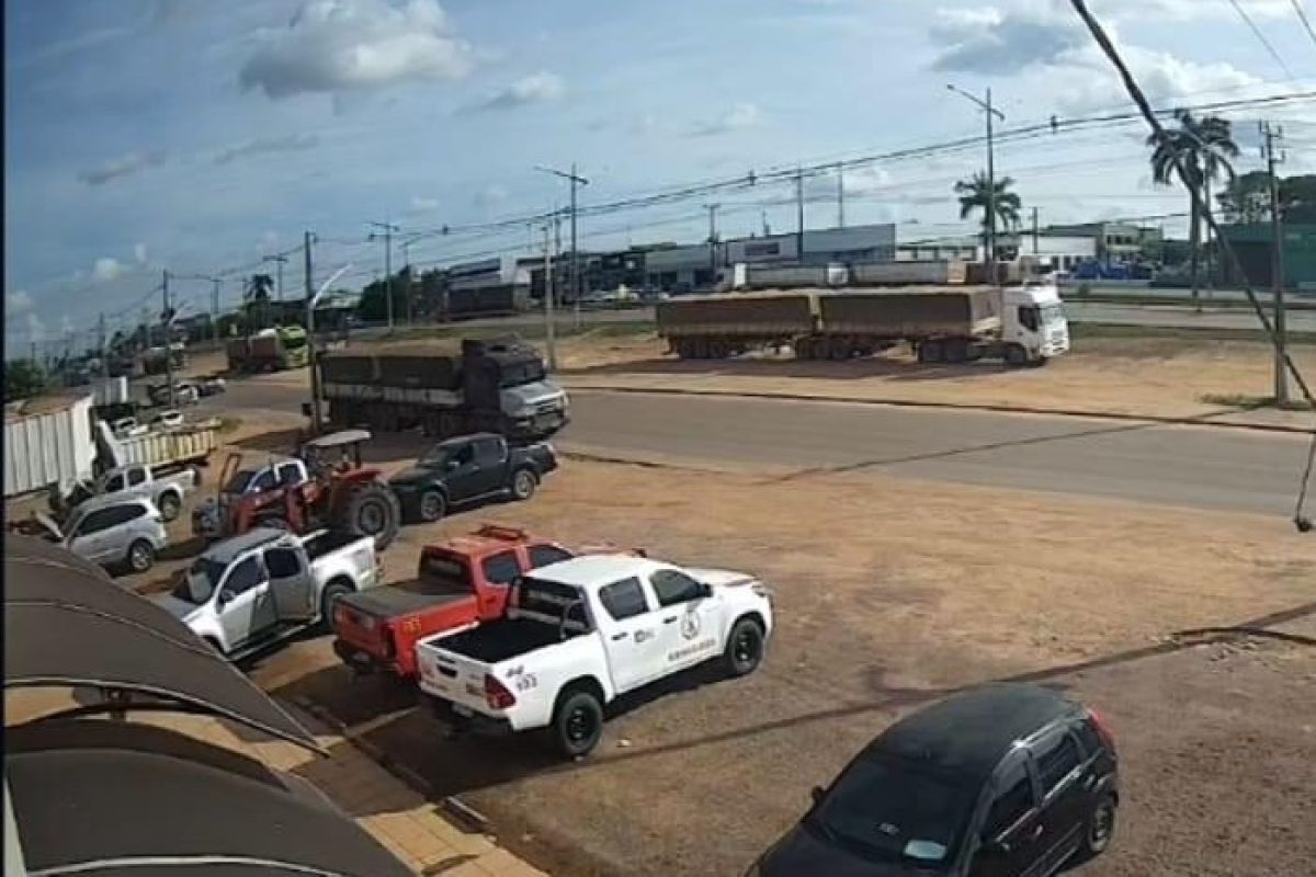 Bombeiro militar salva bebê de sete meses engasgada…