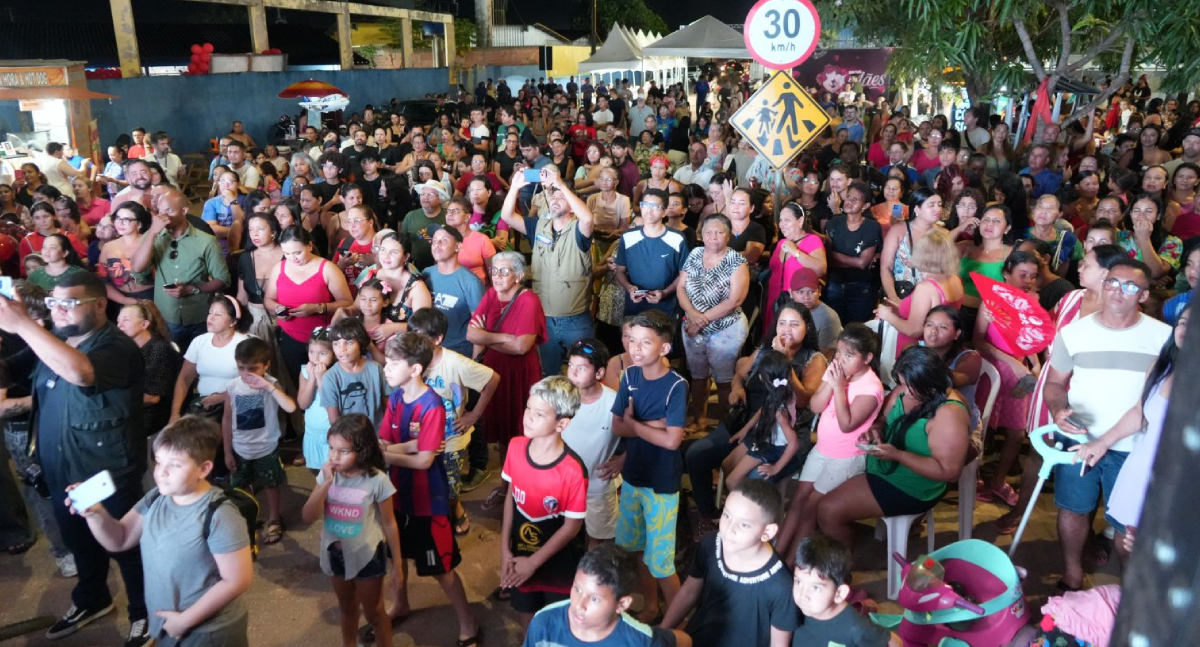 Dia das Mães reúne centenas de famílias no Campo do Abobrão com serviços e lazer