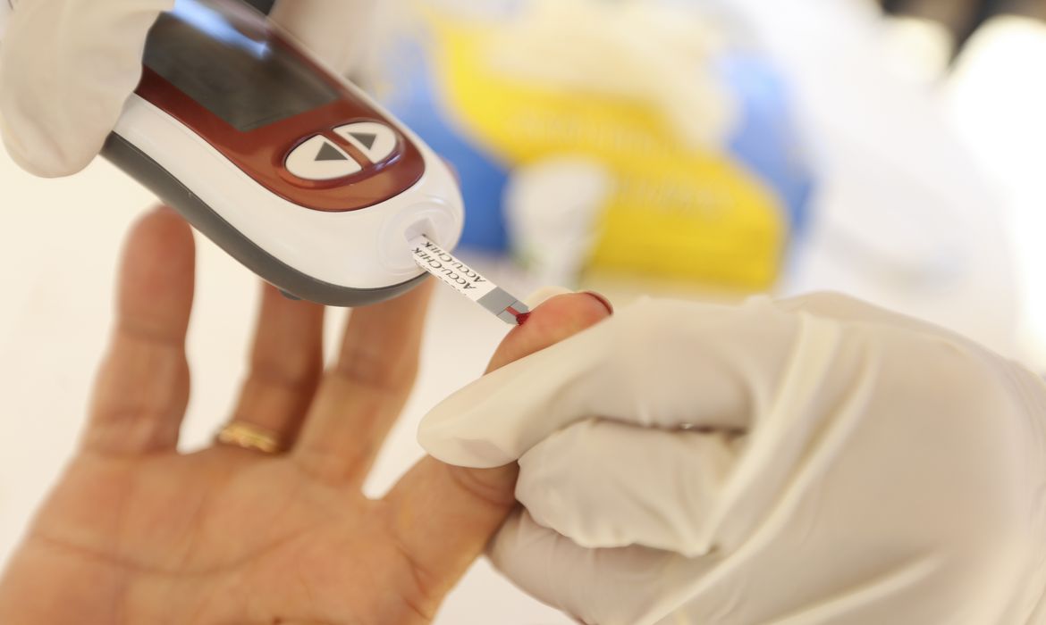 Brasileiros com diabetes defendem uso de tecnologias no tratamento