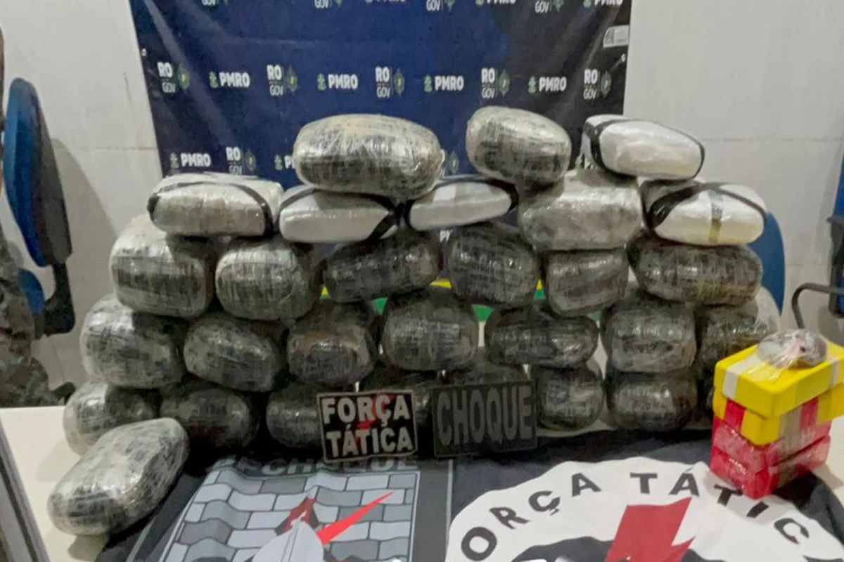 Ação integrada apreende 35 kg de droga vinda do Acre em carga de soja na BR-364