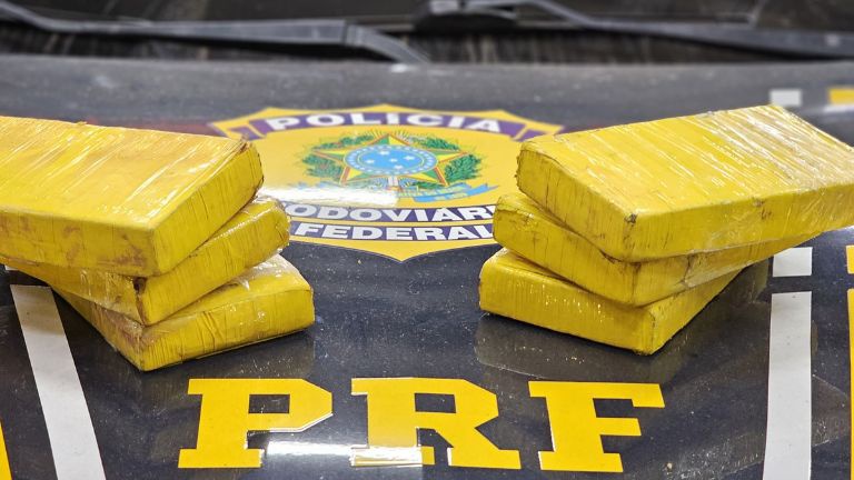 PRF apreende 6 kg de pasta base de cocaína após perseguição na BR-226