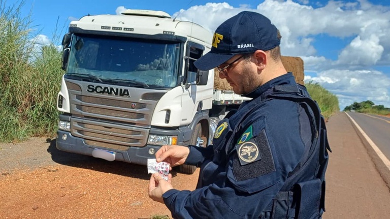 Motorista é flagrado com anfetaminas e cocaína durante fiscalização em Porto Franco